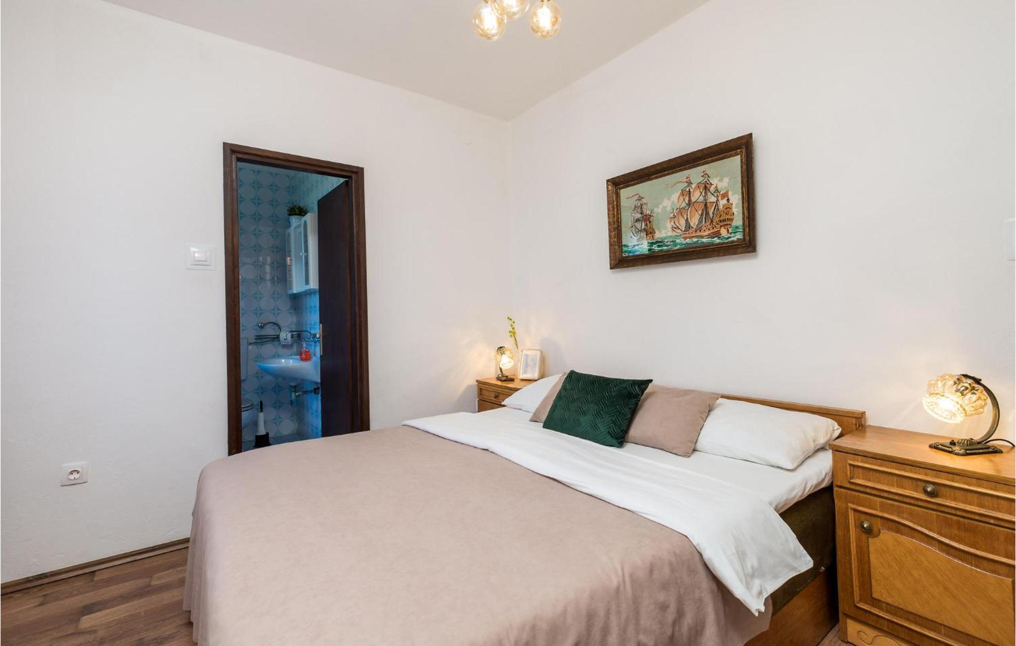 4 Bedroom Awesome Apartment In Sveti Juraj Exteriér fotografie