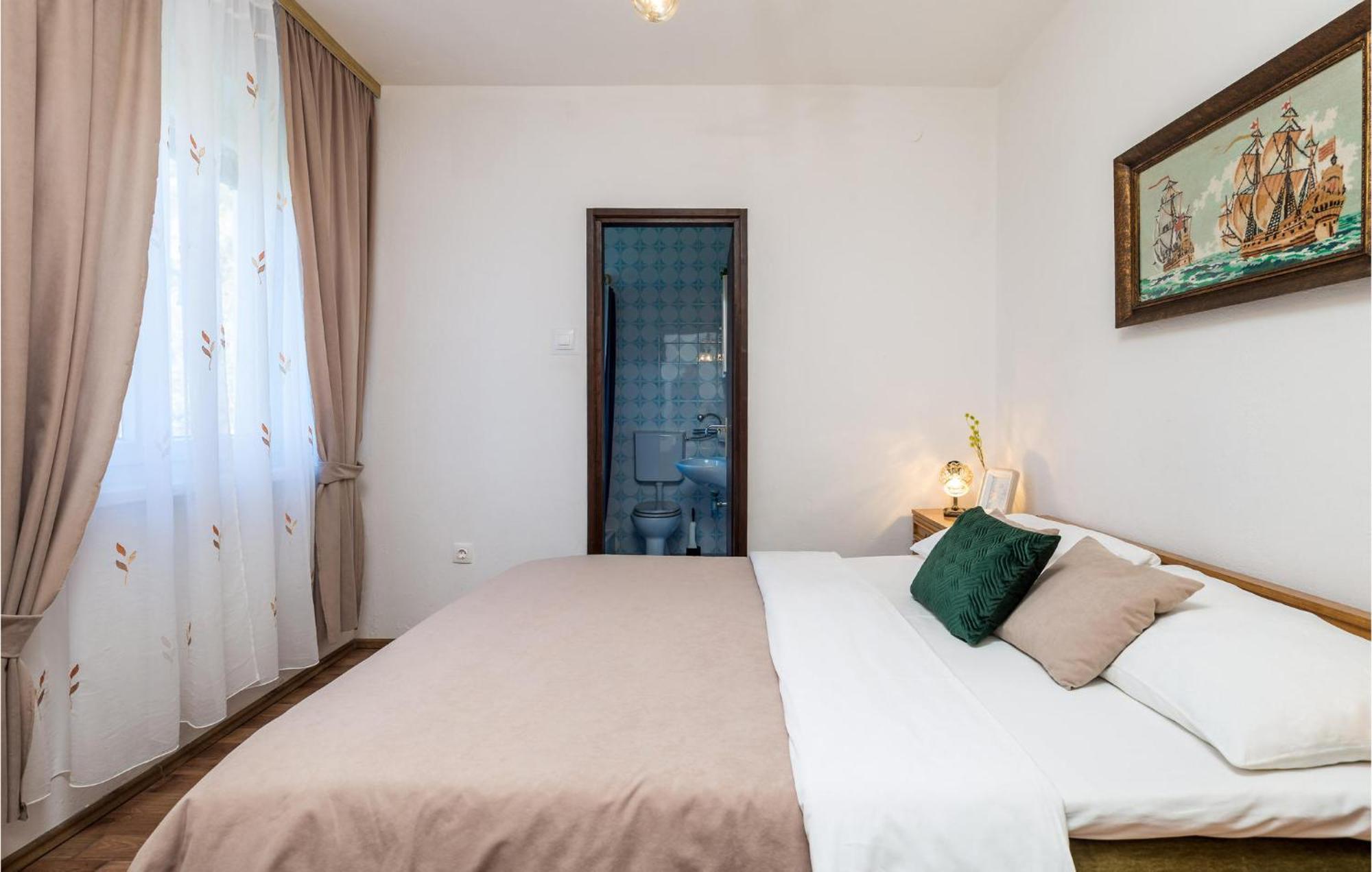 4 Bedroom Awesome Apartment In Sveti Juraj Exteriér fotografie