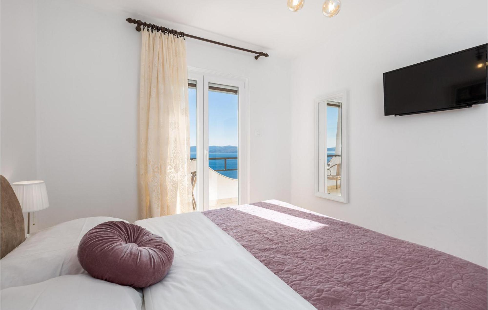 4 Bedroom Awesome Apartment In Sveti Juraj Exteriér fotografie