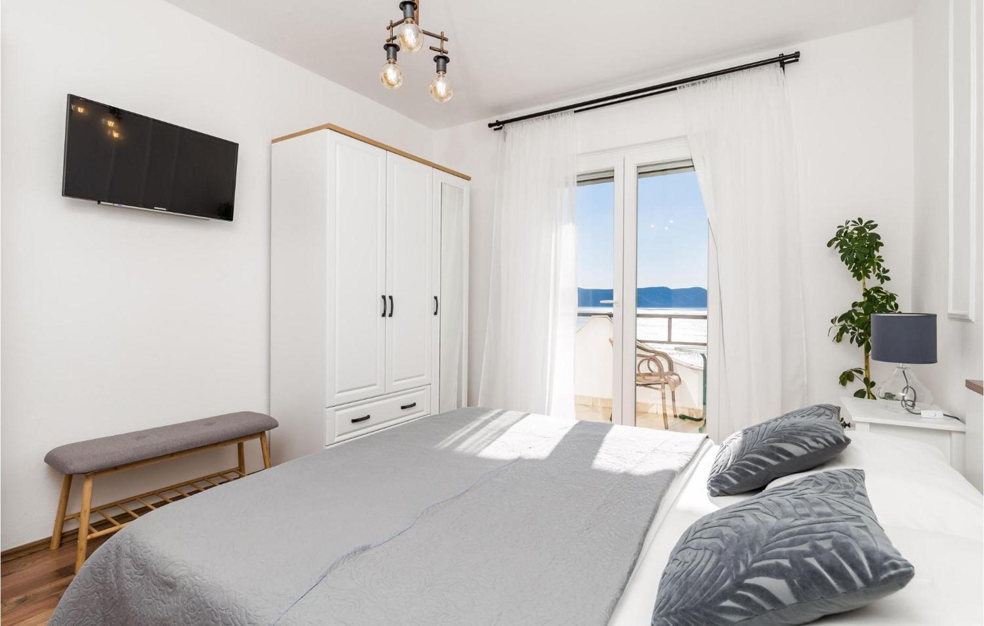 4 Bedroom Awesome Apartment In Sveti Juraj Exteriér fotografie