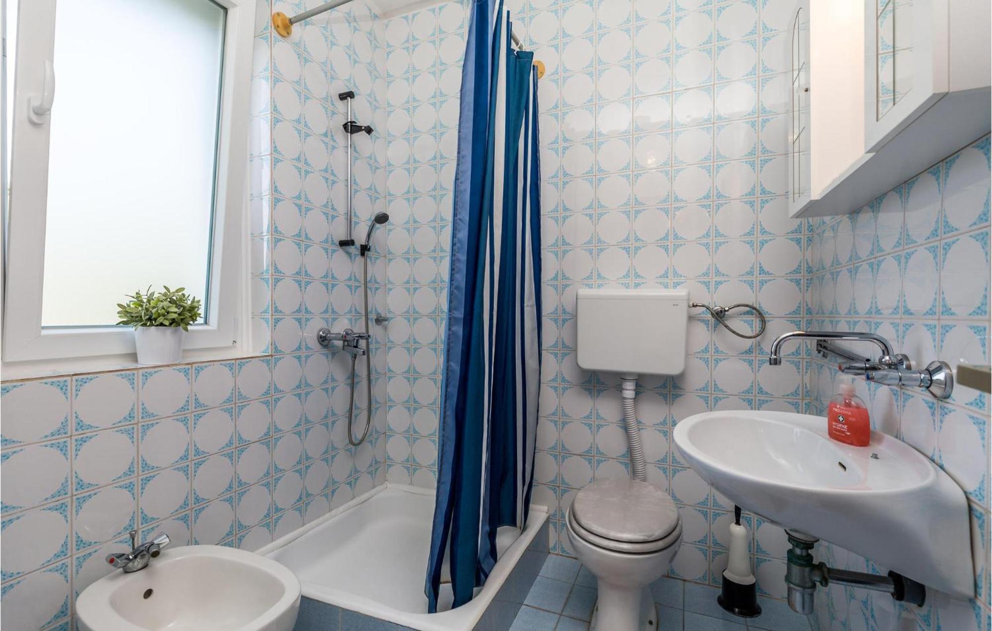 4 Bedroom Awesome Apartment In Sveti Juraj Exteriér fotografie
