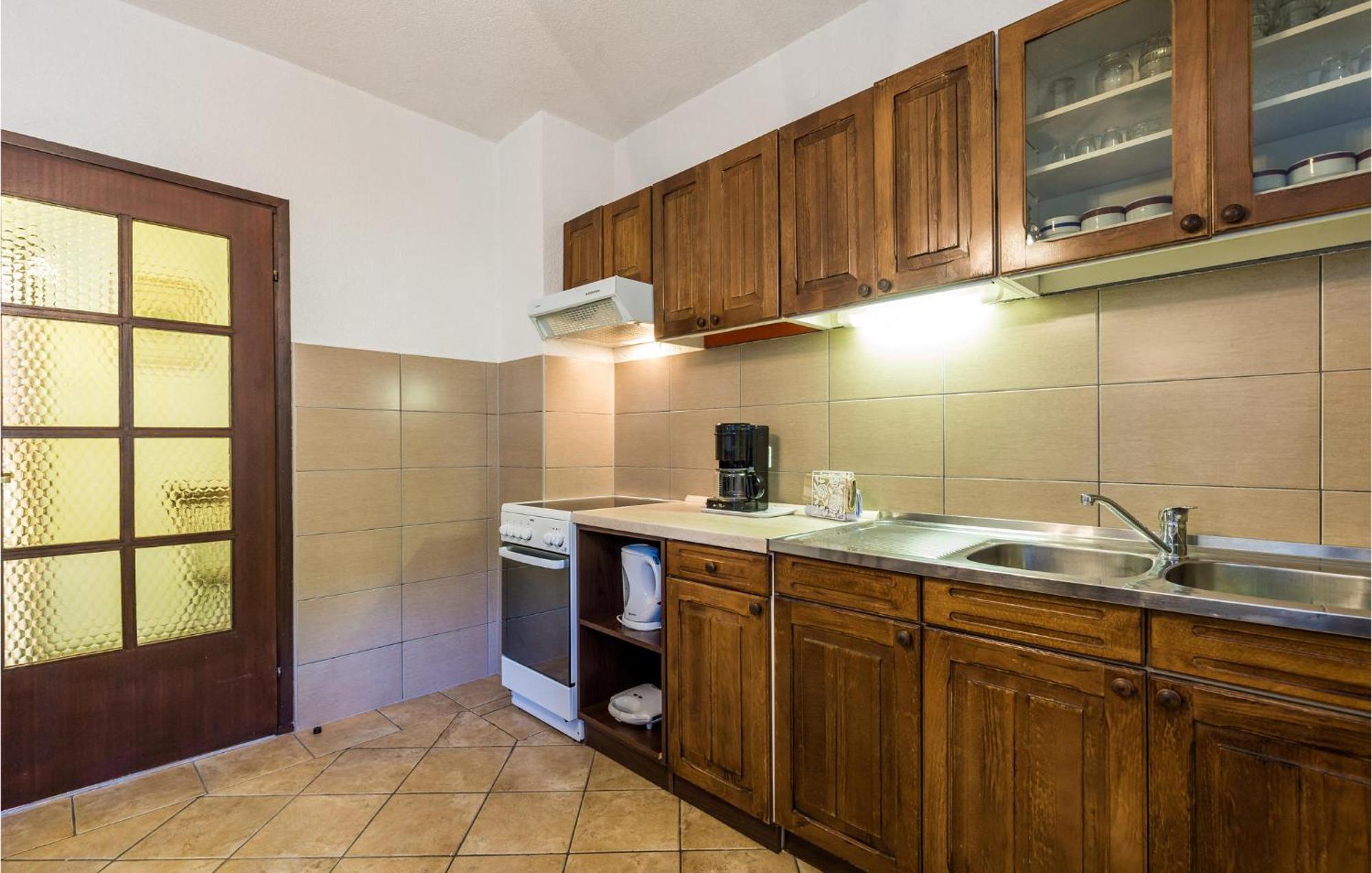 4 Bedroom Awesome Apartment In Sveti Juraj Exteriér fotografie