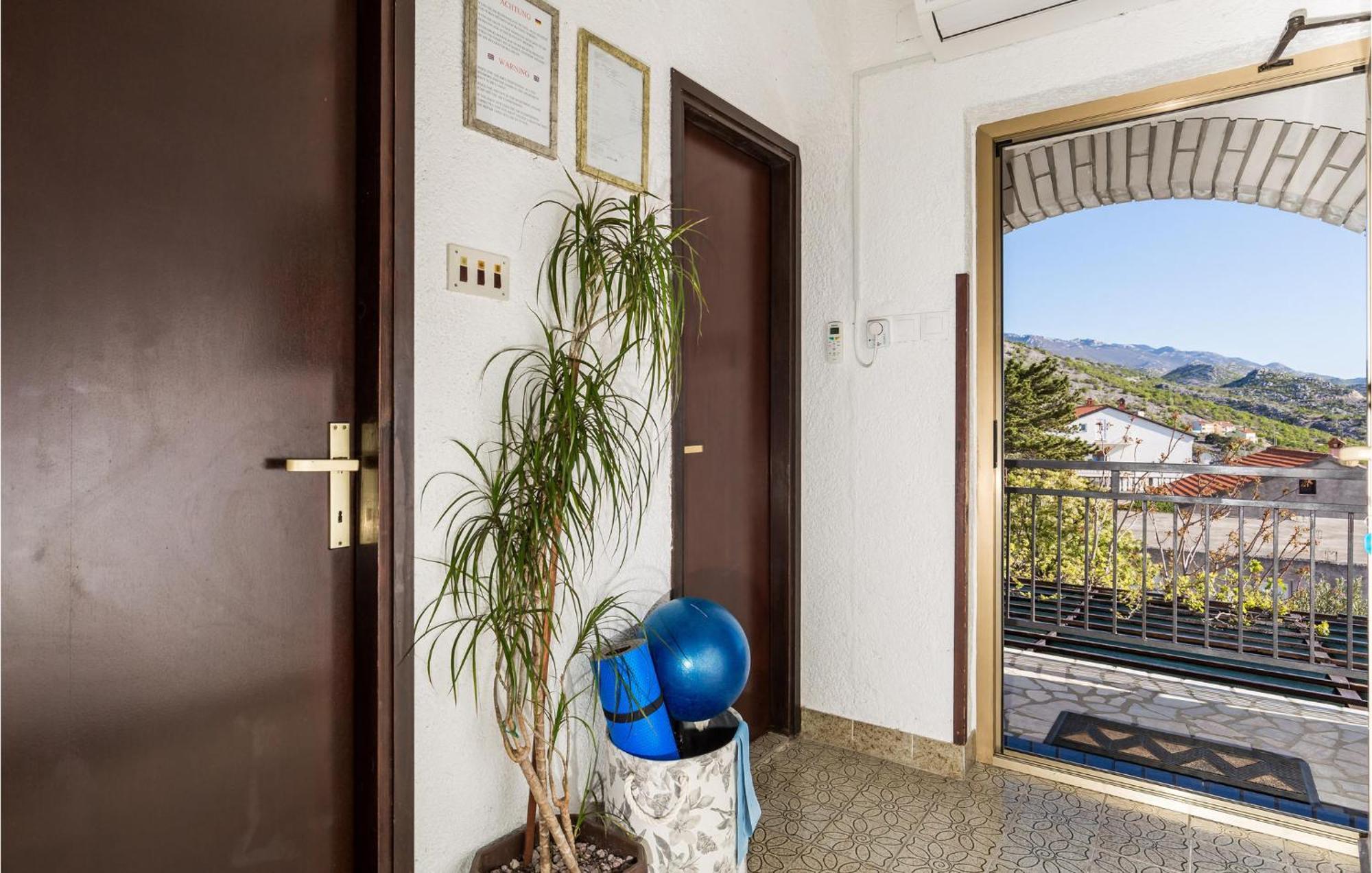 4 Bedroom Awesome Apartment In Sveti Juraj Exteriér fotografie