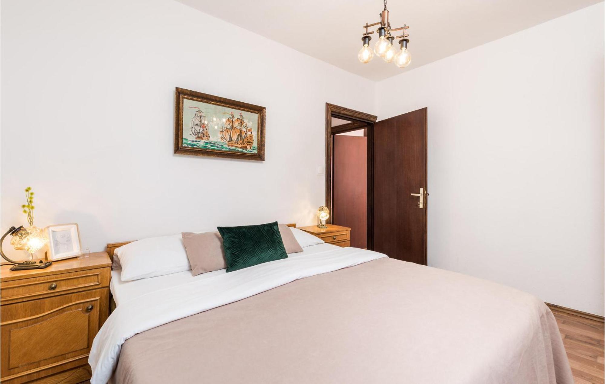 4 Bedroom Awesome Apartment In Sveti Juraj Exteriér fotografie